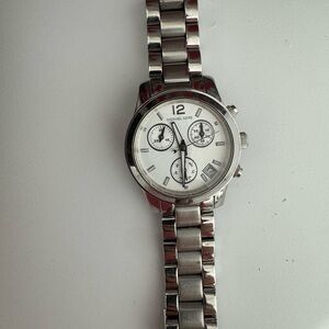 Michael Kors Runway Silver Dial Silver Steel Strap Watch For Women - MK5428